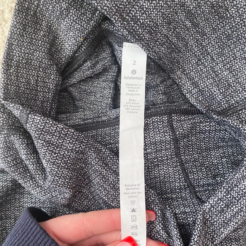 Wunder under lulu lemon leggings